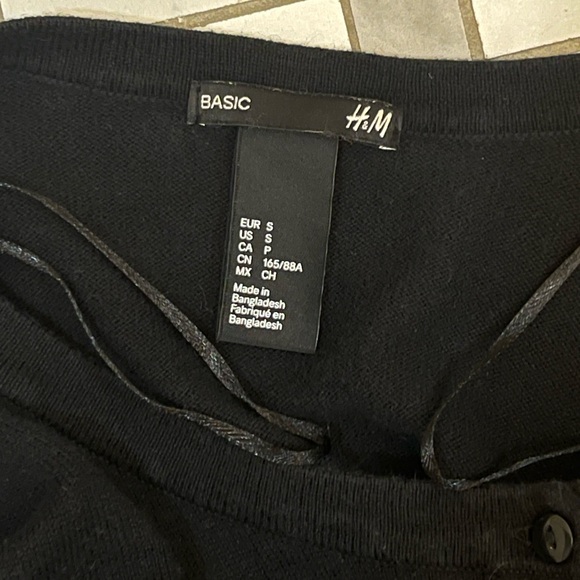 H&M Button-down Black Crew Neck Sweater - Picture 3 of 3